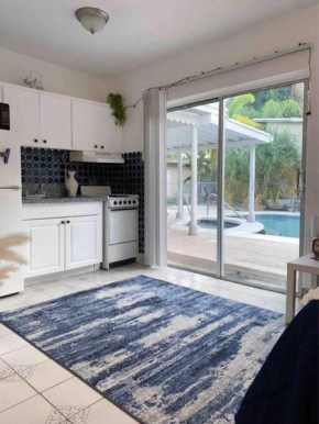 Private Studio w/ full kitchen and POOL